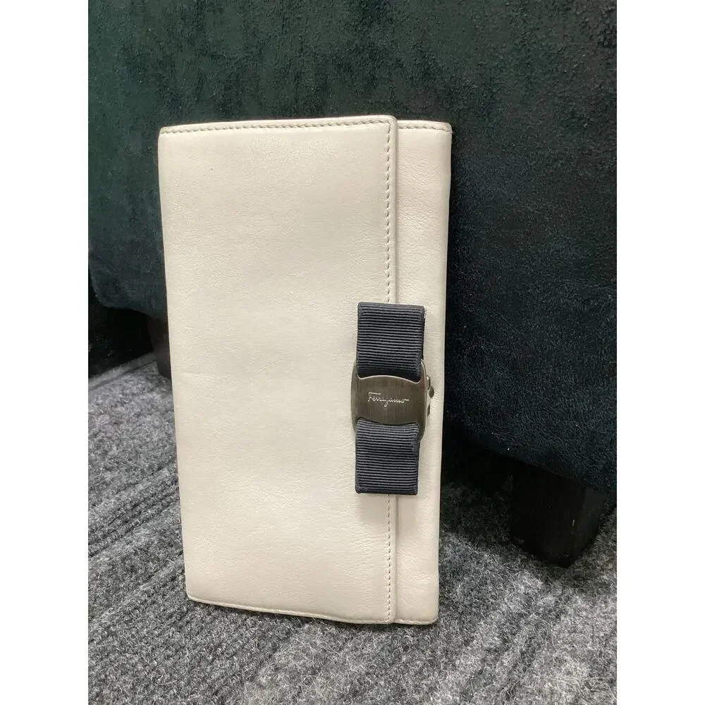 Salvatore Ferragamo Wallet Women’s One Size Vara Bow Long Leather Wallet Beige